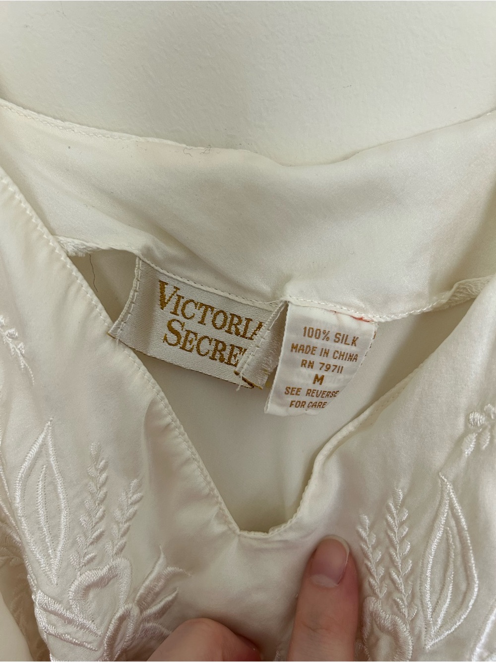 Victoria’s Secret Gold Label Silk Embroidered Nightie Slip Size Medium - Picture 3 of 6